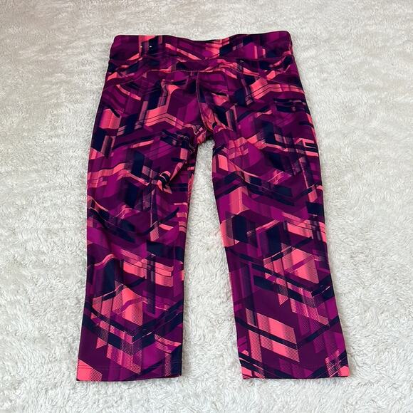 Xersion pink and purple patterned fitted work out legging capri pants, med - Picture 2 of 11